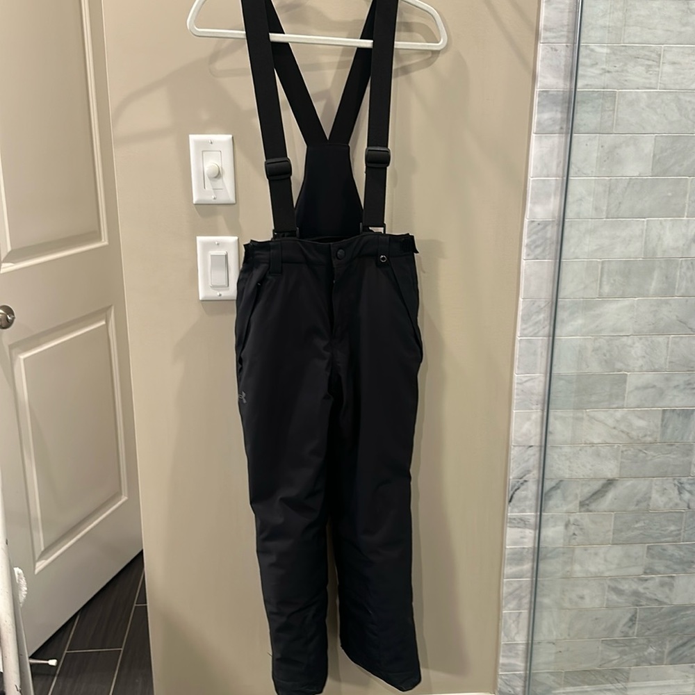Under Armor adjustable Youth size M Snowpants (seems let out) - great condition